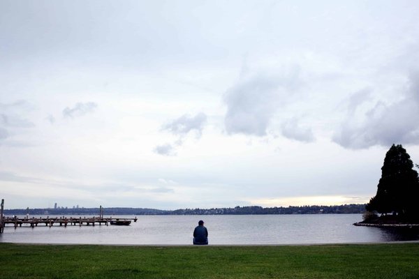 Comment « Firewatch » utilise-t-il la narration pour explorer des thèmes de solitude et d'isolement?